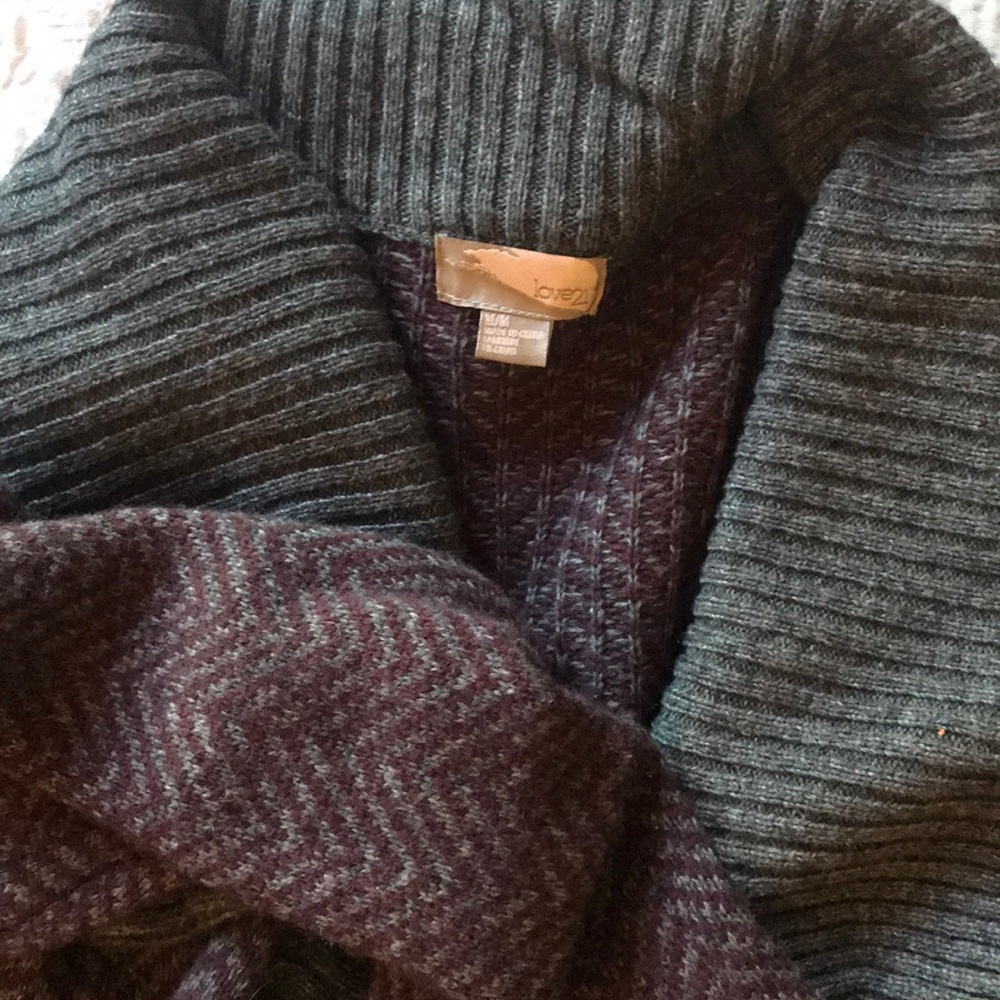 Sweater - Picture 4 of 4